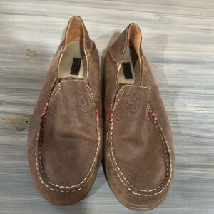 OluKai Women’s brown leather slip on with convertible heel. Size 8/38